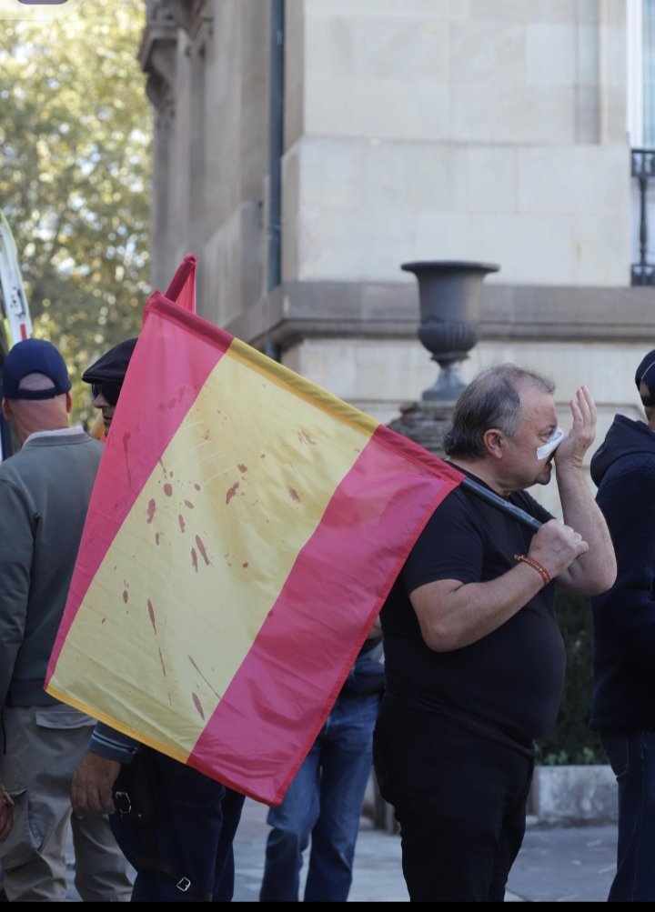 HerreroCarmelo's tweet photo. #España. #Hispanidad . Vitoria. #Vascongadas. Unas veinte escuadras de #Falangistas Unidos n herencia de Legión #Hispana, han vuelto a recoger el testigo y el prestigio d lo q es luchar y defender a #España con valor.En Madrid ,algunos gritos d Cayetanos,recepción d vejestorios . https://t.co/FAkHmDZWoh