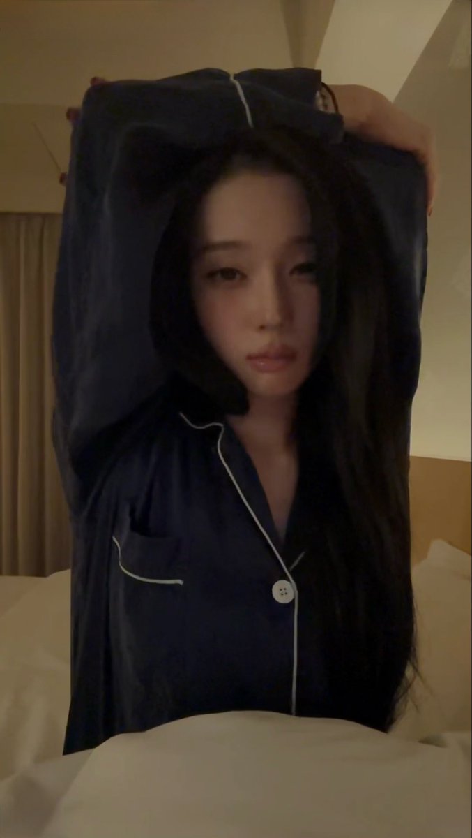 jmjbackshots's tweet photo. No words. I just want to push her down and hold her hands above her head while we https://t.co/mwxGJHchqU