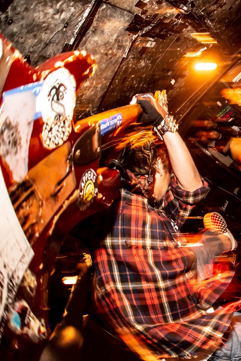 stepup_ryosuke's tweet image. SHELTERで真っ昼間から遊んでくれたみんなありがとう
エバヤンのライブも天候も後押してドラマティックで良いライブだった
行程地獄すぎてめちゃめちゃ疲れたけど、今自分がやりたいことを凝縮できた充実した一日でした
#fuckyouheroes #DEBUFES #にしてもこのハシゴは二度とやらない