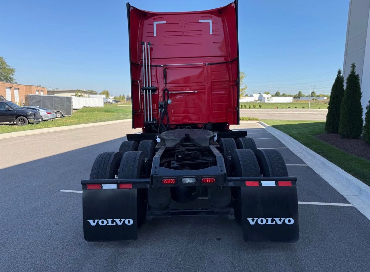 kozy_corner2000's tweet image. 2021 Volvo VNL 860 270k miles • 505HP • APU • Excellent condition • Ready to work • Road proven reliability #volvo #volvotrucks #owneroperator #fyp #truckForSale