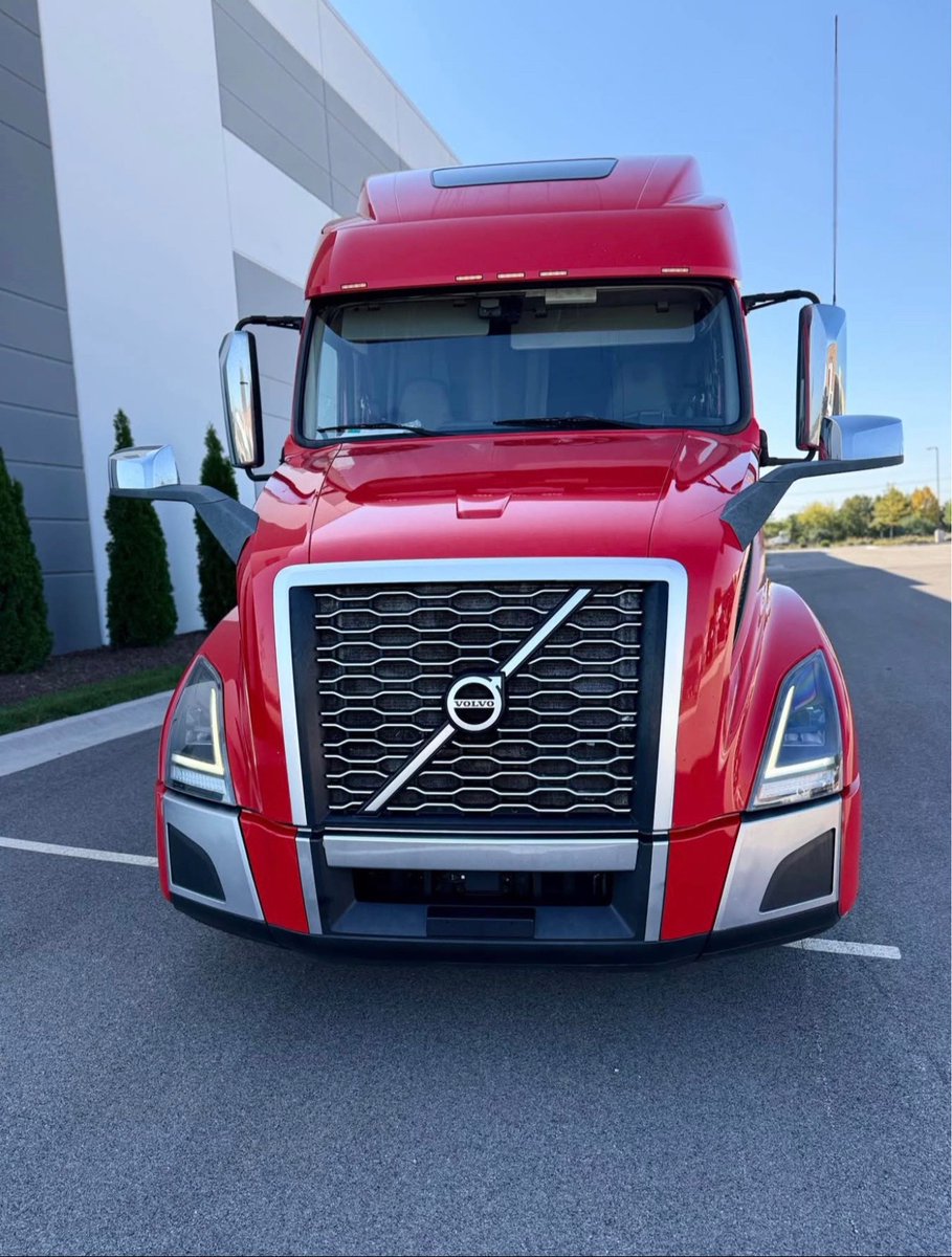 kozy_corner2000's tweet image. 2021 Volvo VNL 860 270k miles • 505HP • APU • Excellent condition • Ready to work • Road proven reliability #volvo #volvotrucks #owneroperator #fyp #truckForSale