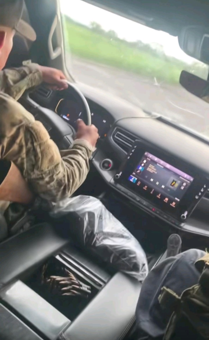 VivoenMarte2's tweet photo. En algún lugar de los 32 estados:

Elementos del Cartel de Jalisco Nueva Generación #CJNG en algún lugar en el país, fuertemente armados y en vehículos patrullando. https://t.co/0JesUsAugi