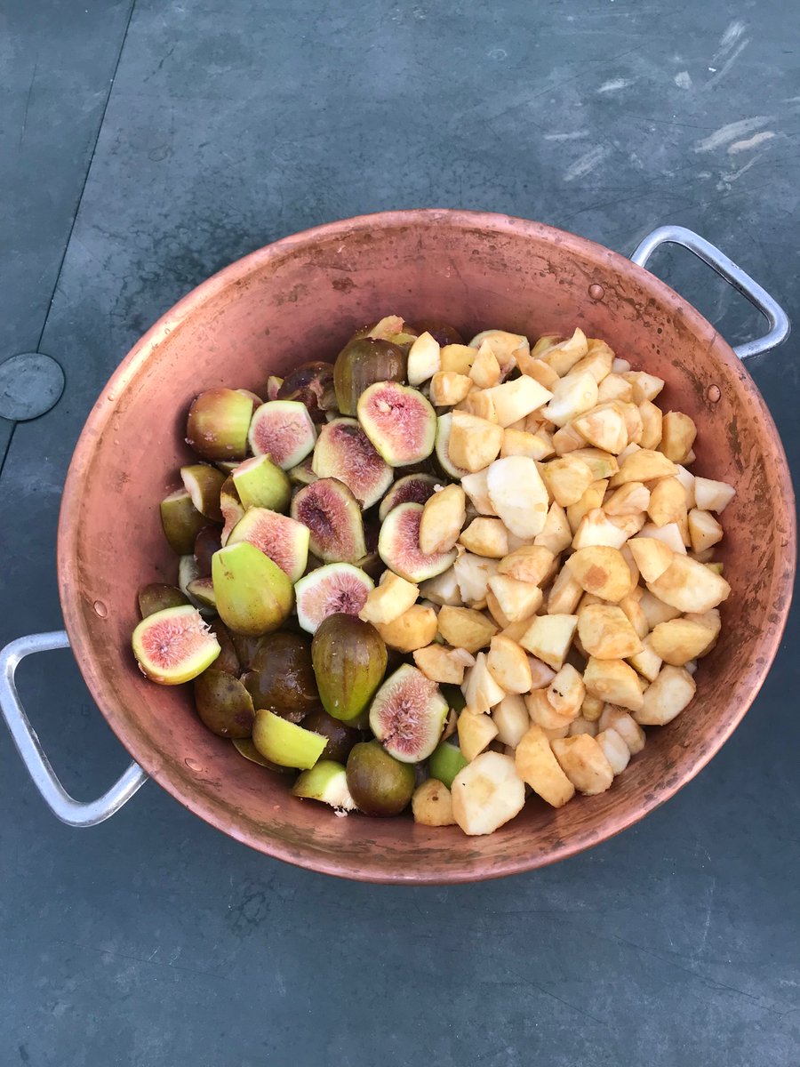kesskoikouij's tweet image. Contre le ver dans le fruit 
… le #fruit dans le  #verre 🍏

Après la pêche de vigne 🍑
#Figues violettes et pommes canada grise 🍏