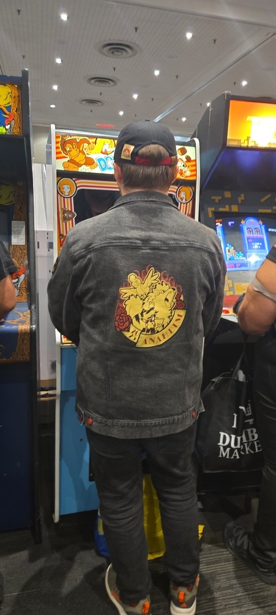 Playing Donkey Kong on Day 4!
#NYCC