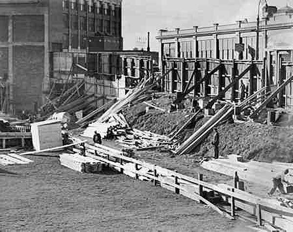 baseballinpix's tweet image. The Green Monster being built, 1911, before the ballpark's opening in 1912. 
The original wall was a 25-foot wooden fence on top of a 10-foot embankment called "Duffy's Cliff". After a fire in 1933, the wall was rebuilt with concrete and tin. The wall was painted green in 1947,…