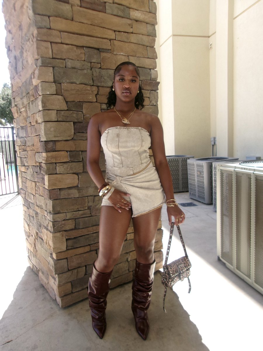 markiaschante's tweet photo. TXST hoco don’t owe me nothinggg, i was so sexy https://t.co/35AIeyAegg