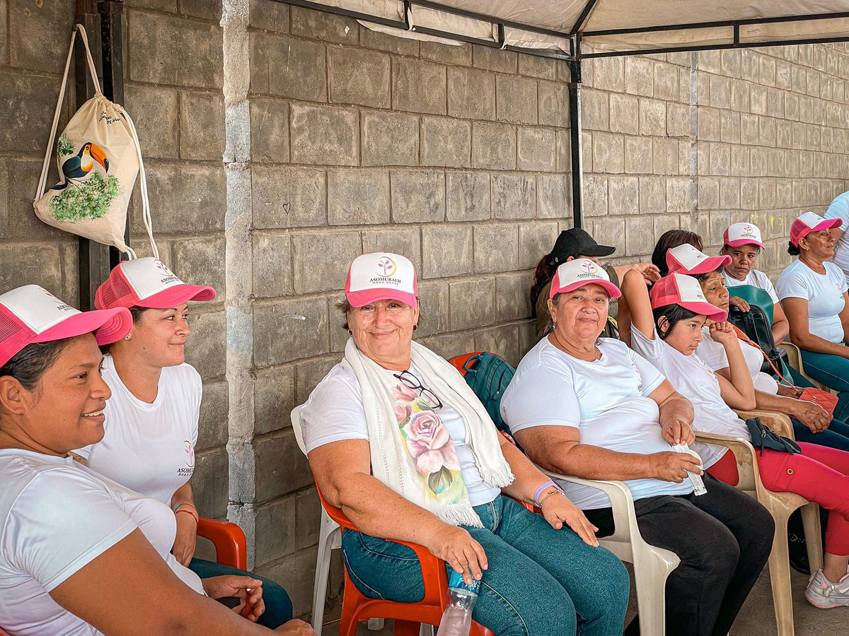 En Hobo, Huila, avanza la Asamblea Campesina, donde 300 personas se reunieron con un mismo propósito, mejorar las condiciones de vida del campesinado, garantizar el acceso a la tierra y promover políticas públicas con verdadero enfoque rural. 🧑🏻‍🌾 #ConsultaCampesinaYa