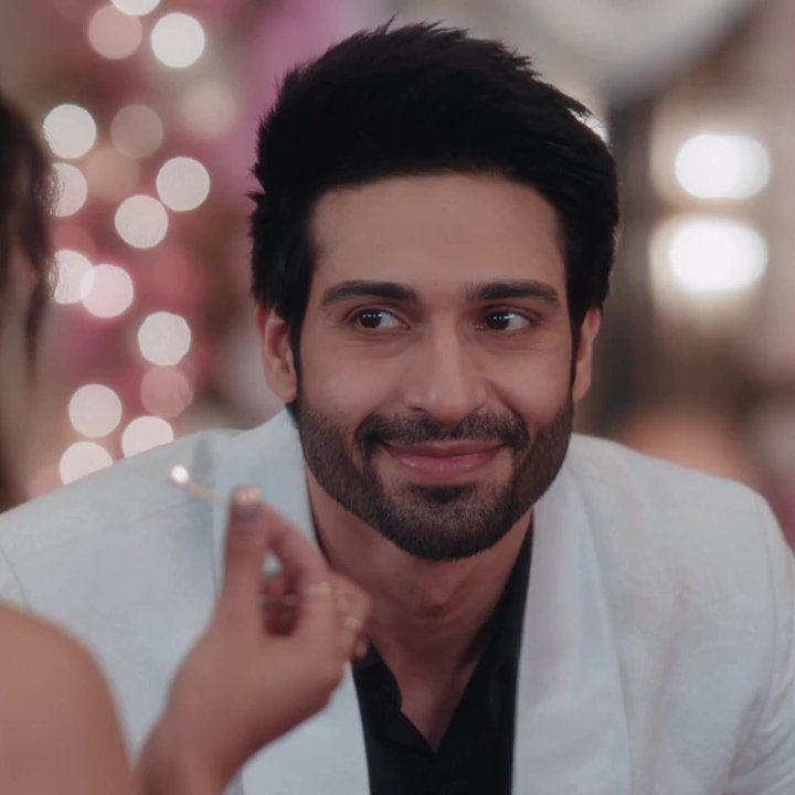sritama23's tweet photo. Hot & Charming #DevParekh β€οΈπ₯β€οΈπ₯β€οΈπ₯
#VijayendraKumeria #HappyBirthdayVijayendraKumeria https://t.co/GKzPUh2m68