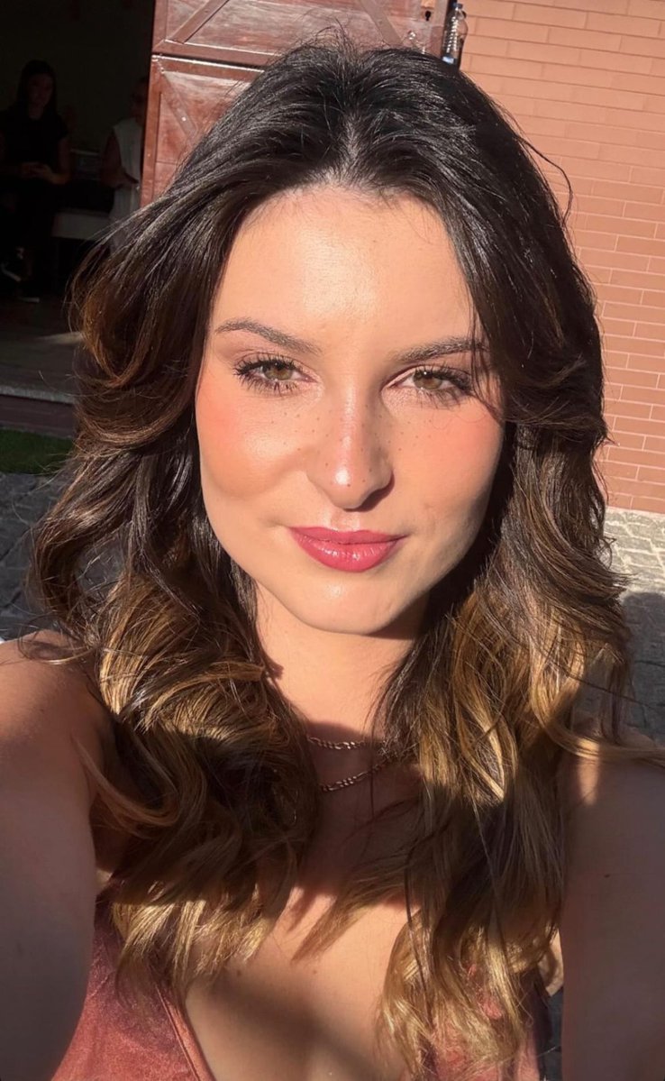 Nicole_BBF2's tweet image. A responsabilidade em carregar tamanha beleza... Que gata!🔥
Esta mulher eleva tanto a fasquia, que faz-nos até questionar nossa orientação sexual.😁
É muito difícil ser-se uma Renata, linda, independente, determinada e com um coração muito bonito. 🧡 Renata Gata Reis
#RenataReis
