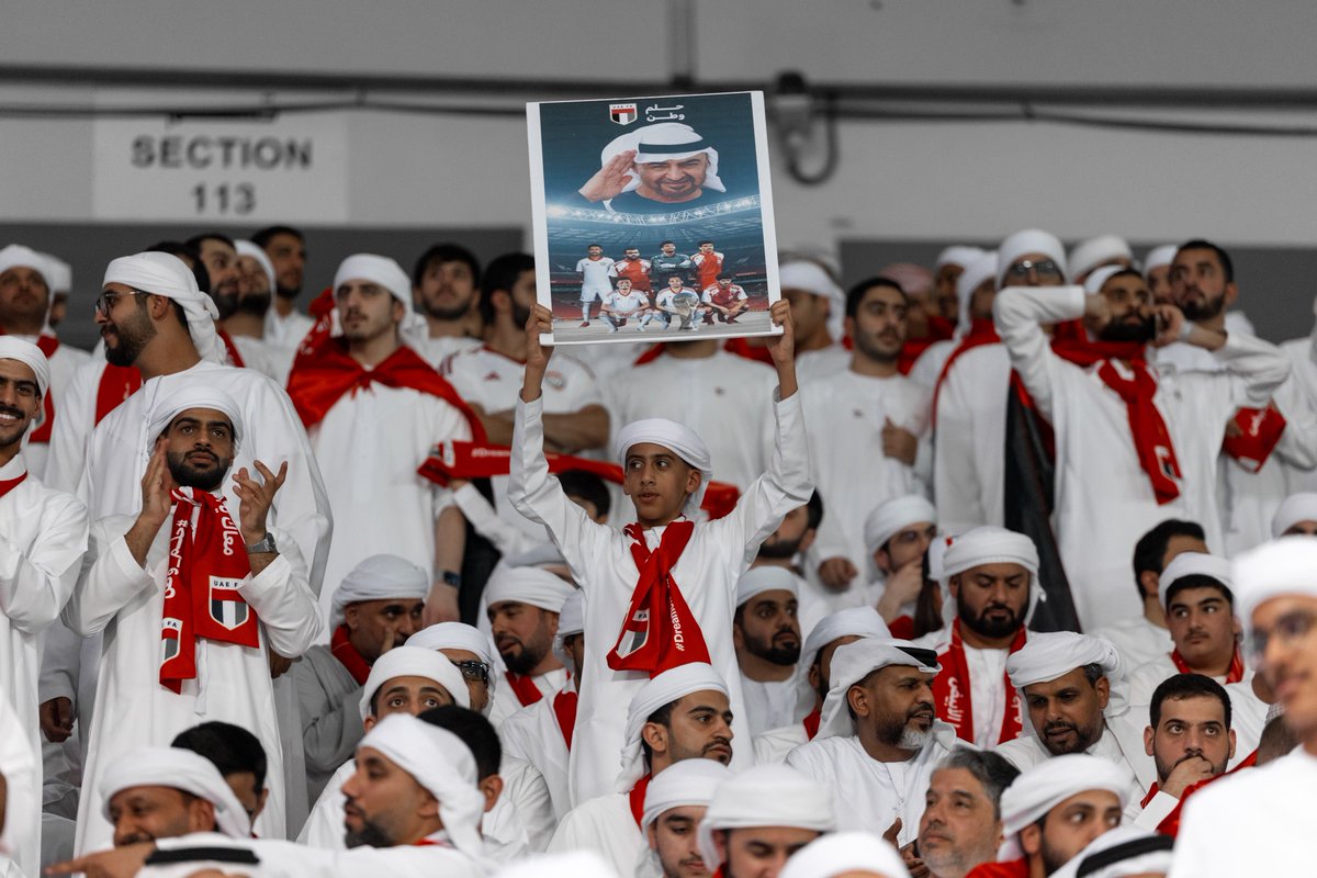 3zozing's tweet photo. كرة القدم .. مابين العشق والانتماء وما بين فرح وحزن ♥️

🇴🇲🇦🇪 https://t.co/2oKRvZV1l6
