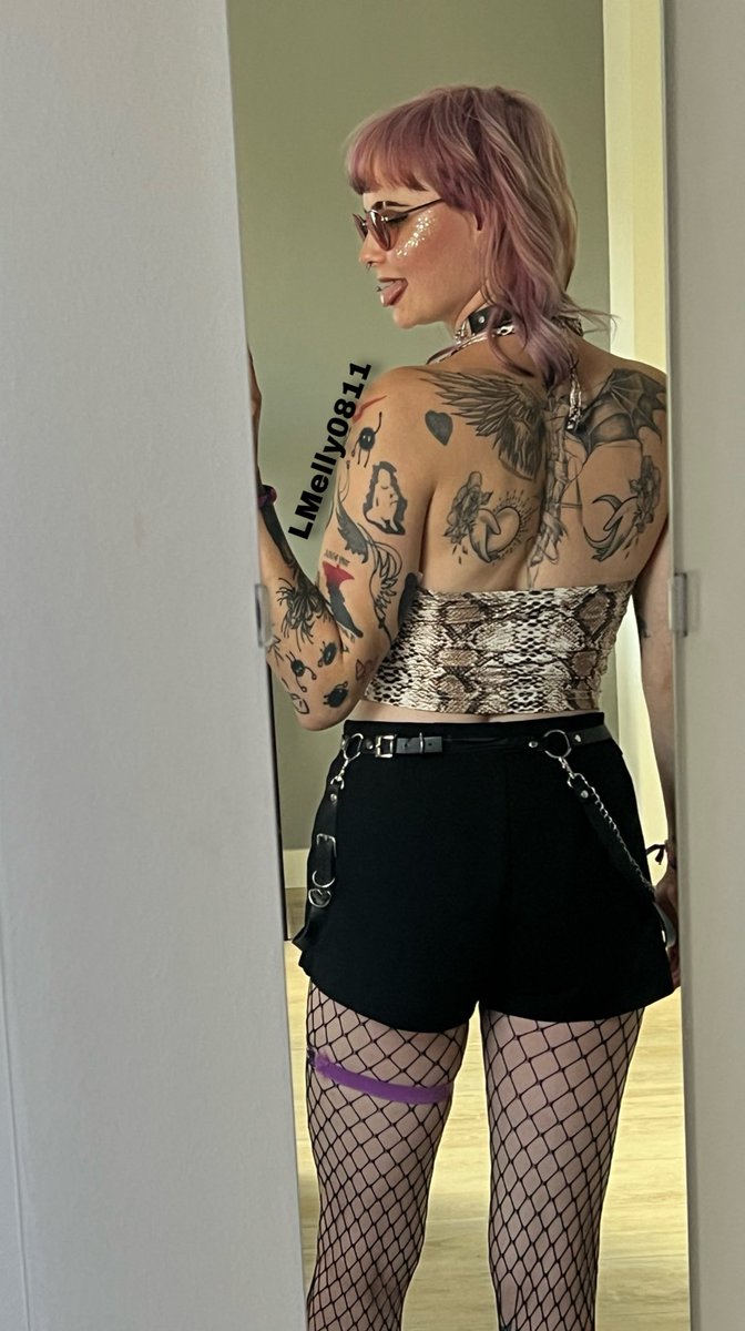 Ein come-back RT-game?! 🔥 
Es gib nichts hotteres als zu sagen: i am back! Und jetzt seid ihr gefragt 😌 liked, kommentiert und teilt den Beitrag, als wäre ich nie weg gewesen. 🥳
1/1/1 so lange ich mein Essen hole, was of course der gleiche Trottel bezahlen darf. 🥵