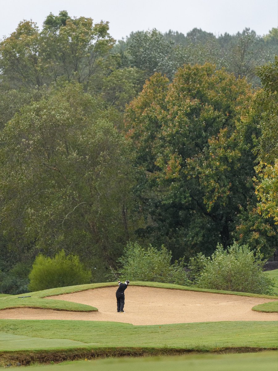 Rain’s not stopping the action! ⛳️