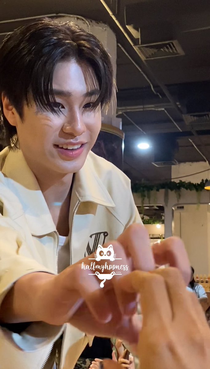 halfmyhppness's tweet image. First time meet with LukeMick

Review : LukeMick is very warm to fans, LukeMick is very sincere, LukeMick has a good etitide, LukeMick is dating 55555555 (They can&apos;t be separated, They are always close to each other almost 1cm) 

LUKEMICK FANSIGN PERTAMA

#GMMTVFANIVALxLukeMick…