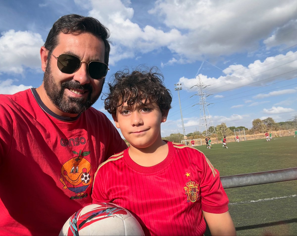 serperasesoria's tweet image. Gran tarde de fútbol en Pozuelo viendo el estreno liguero del Infantil E de @UnionAdarve , que ha ganado 1-4 al equipo local.
¡Vamos, Adarve!
#futbol #domingo #unionadarve #madrid
