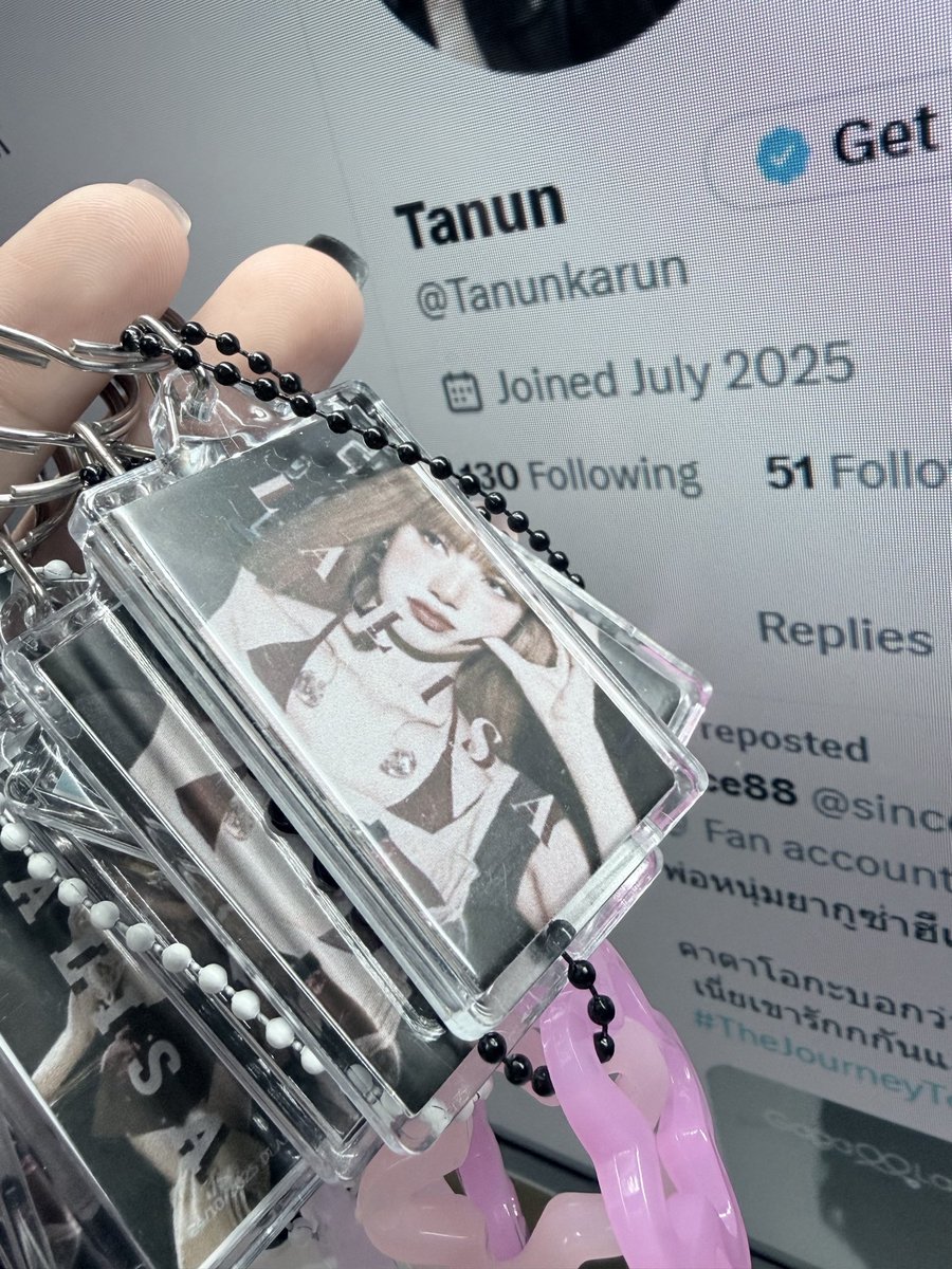 ***Giveaway lilies 💛
Date : 24/10/2025
Time : 15:30
Location : Rajamangala stadium 🏟️ 

พวงกุญแจ 40 ea
รีทวิตและโชว์เพื่อรับนะคะ🖤🩷  
มารับกันนะคะ
 #DEADLINE_IN_BANGKOK
#BLACKPINK_DEADLINE_IN_BANGKOK 
#LALISA