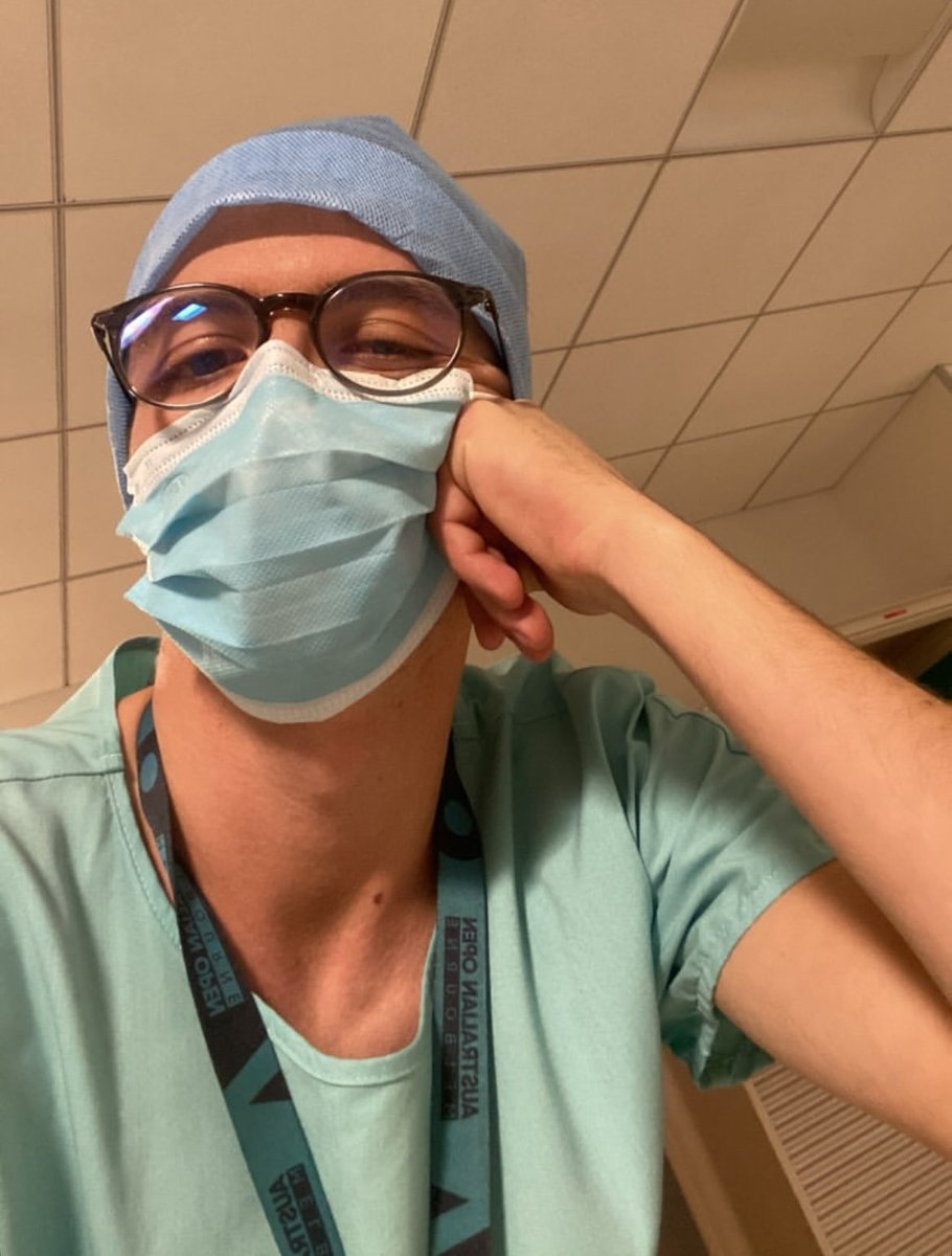 Le costume facile que j’ai chaque année 
 #LGBTQIAHalloweenSeason