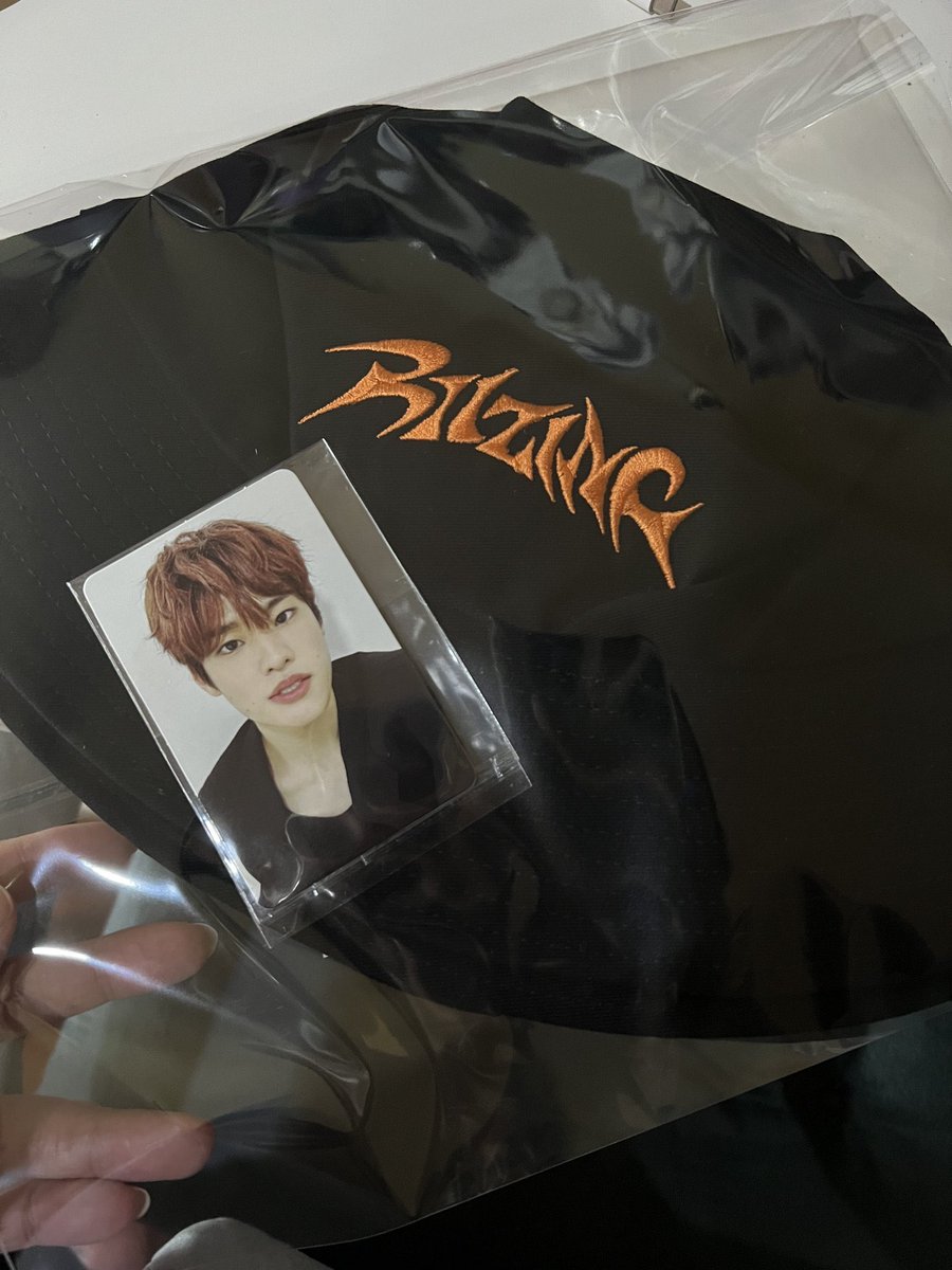 พร้อมส่ง bucket hat หมวก บั๊กเก็ต + การ์ด โซฮี thai ver.

🎩หมวก + การ์ดโซฮี 400 ส่งฟรี

#ตลาดนัดRIIZE #ตลาดนัดน้องข้าว 
 #RIIZE_RIIZING_POPUPinBKK