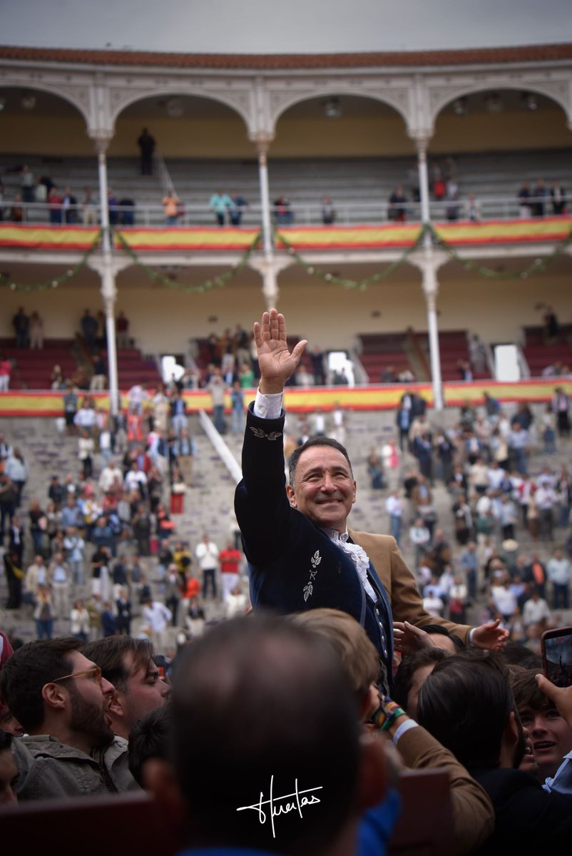 El Maestro <a href="/VentasSanto/">LAS VENTAS DEL ESPIRITU SANTO</a> y otro capítulo más de "De Madrid al Cielo".

📸 <a href="/huertas_melanie/">Mélanie Huertas</a>