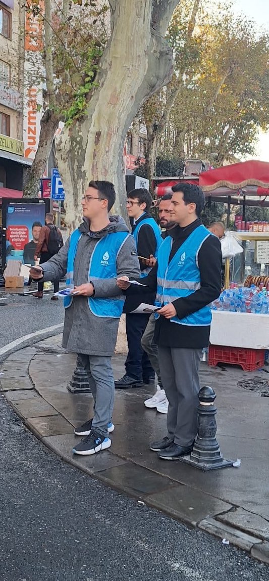 Pendik gençlik çalışmaları başkanımız <a href="/kdurnaresmi/">Kıvanç Durna</a> ve ekibinin düzenlediği stant çalışmasında İstanbul İl başkanımız <a href="/A_HakanAgaoglu/">Ali Hakan Ağaoğlu</a> ve Pendik ilçe başkanımız <a href="/fatih_korkusuzz/">Fatih Korkusuz</a> ile birlikte yer aldık. Gençlerin DEVA’lı yarınlara umudu hissediliyor.  Emeği geçenlere teşekkürler.