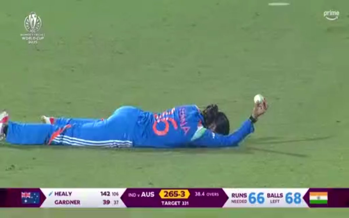 Coding_Shanks's tweet image. Healyโs knock ends at 142 (107)!
Sneh Rana grabs a unbelievable catch
#INDvsAUS #INDvAUS #INDWvAUSW #INDvsAUS