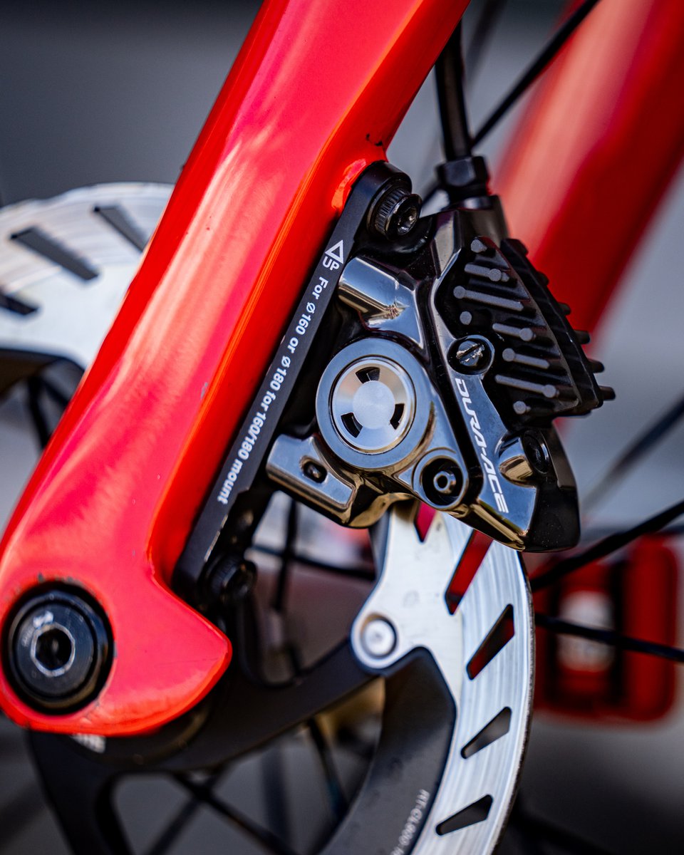 RideShimano's tweet image. The right brakes will light up your ride. Those with DURA-ACE understand 🚲

#ShimanoRoad