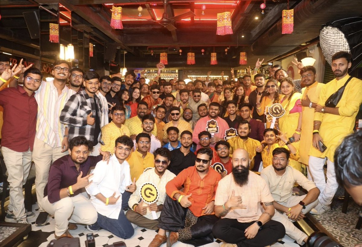 TechSAM009's tweet image. Group Photograph📸😍
#QuestersMeet
#FestiveEdition✨
#Kolkata
#iQOO
@IqooInd 
@nipunmarya 
@parakram_h