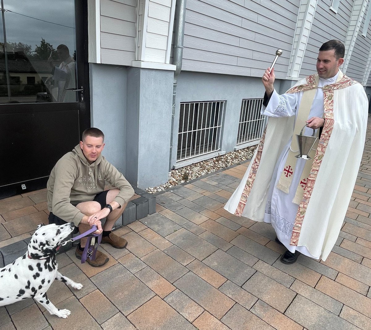 FrMikeCSC's tweet image. Let all God's creatures praise the Lord!
This year's Blessing of Pets was another success -- even when a certain Dalmatian got a little *too* excited and had to be blessed away from the rest of the crowd. 😅