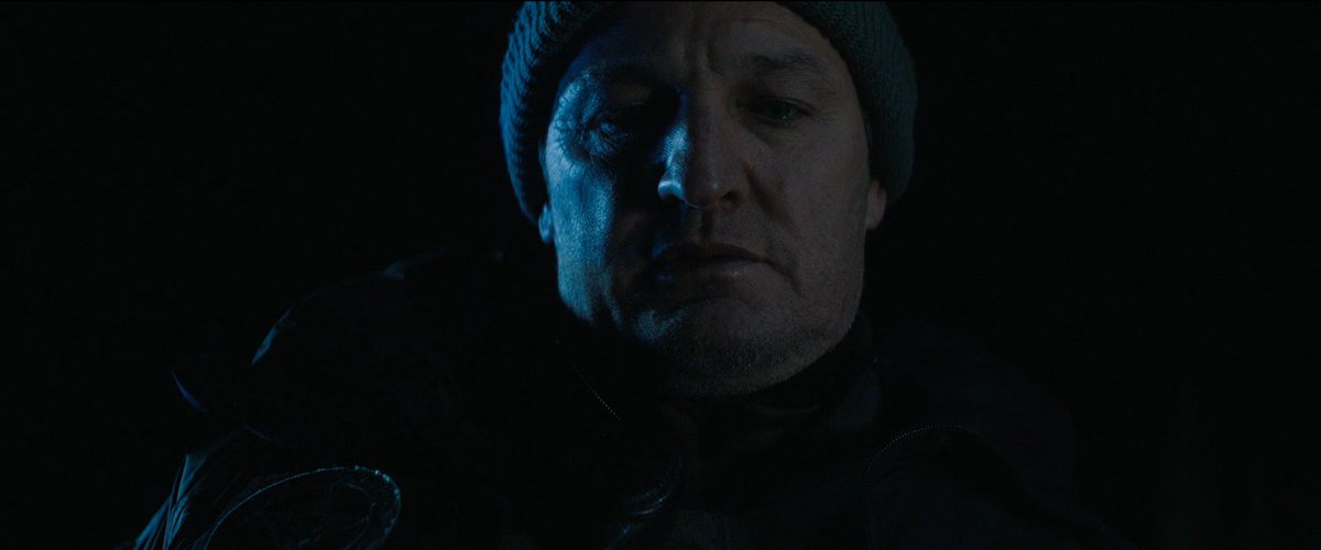 #TheLastFrontier es mi tipo de mierda. Alaska, reclusos fugados, la CIA y un policía. En tan solo dos episodios ya nos ha dado acción, thriller, buenos giros y una fotografía magnífica de esos fríos y tranquilos paisajes.