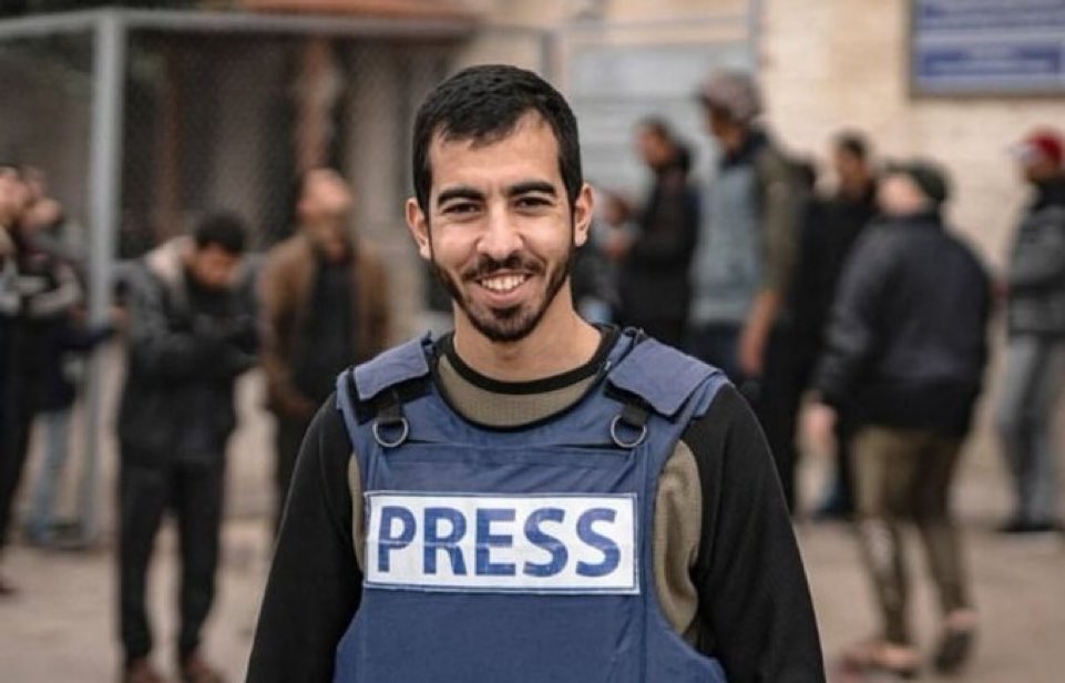 Gazze'den çok zor haberler geliyor..

israil ile çalışan hain gruplar aralarında Salih Aljafarawi olduğu bir grup gazeteciyi hedef aldı hayatları hakkında hiçbir bilgi yok.

- Şehit oldukları söyleniyor.