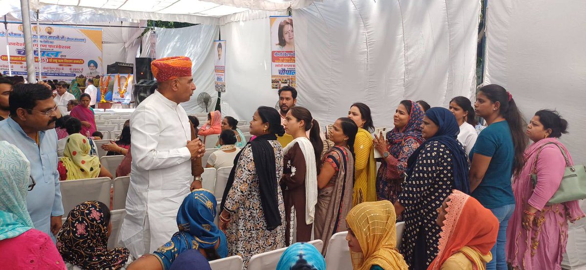 स्व. श्री केदारनाथ साहनी जी की पुण्यतिथि के अवसर पर स्वदेशी जागरण फाउंडेशन के तत्वावधान में ‘चौपाल’ द्वारा 201 कामकाजी महिलाओं के 157वें लघु ऋण वितरण समारोह का आयोजन किया गया।
यह कार्यक्रम महिलाओं को आत्मनिर्भर बनाने और स्वदेशी विचारधारा को बढ़ावा देने की दिशा में एक प्रेरणादायक