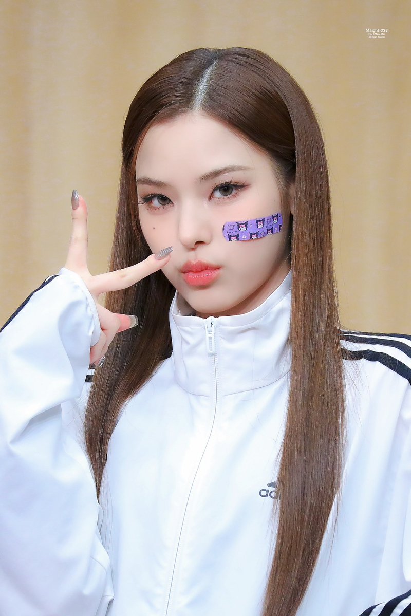 Maight1028's tweet image. 251012  😼  #IZNA #이즈나 #MAI #마이 #まい