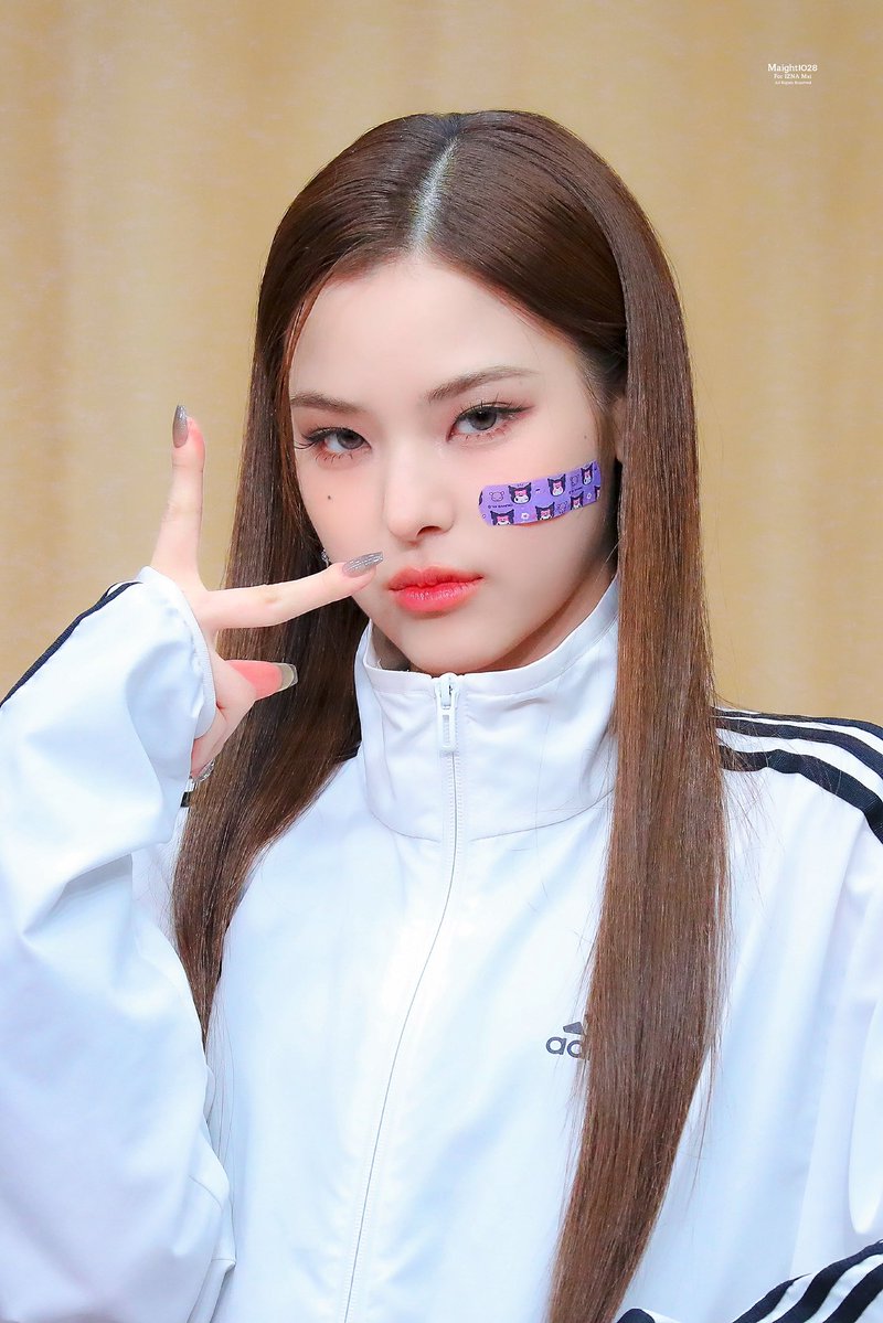 Maight1028's tweet image. 251012  😼  #IZNA #이즈나 #MAI #마이 #まい