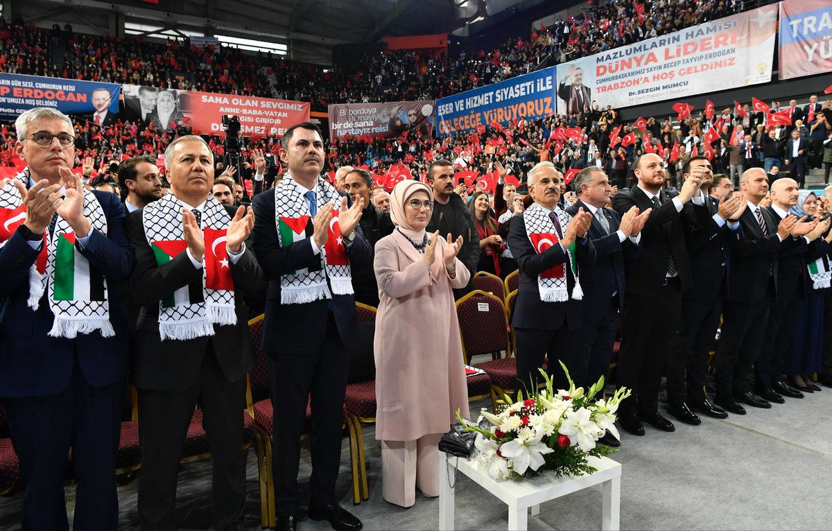 Cumhurbaşkanımız Sayın <a href="/RTErdogan/">Recep Tayyip Erdoğan</a>’ın teşrifleriyle gerçekleştirilen,

📍Trabzon Toplu Açılış Töreni’nde gençlerimize kazandırılan yeni yurdumuzun, gençlik merkezimizin ve spor salonumuzun açılış heyecanını yaşadık.

Gençlerimize, ailelerimize ve Trabzon’a hayırlı olsun. 🏠🇹🇷