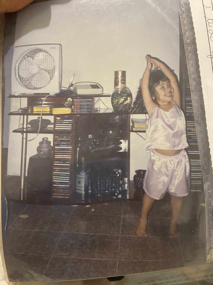 tetemfs's tweet image. Que eu escute o sussurro da minha criança interior, abrace suas memórias e realize os sonhos que ela um dia desenhou no coração e que ela nunca morra por dentro de mim ✨🤍