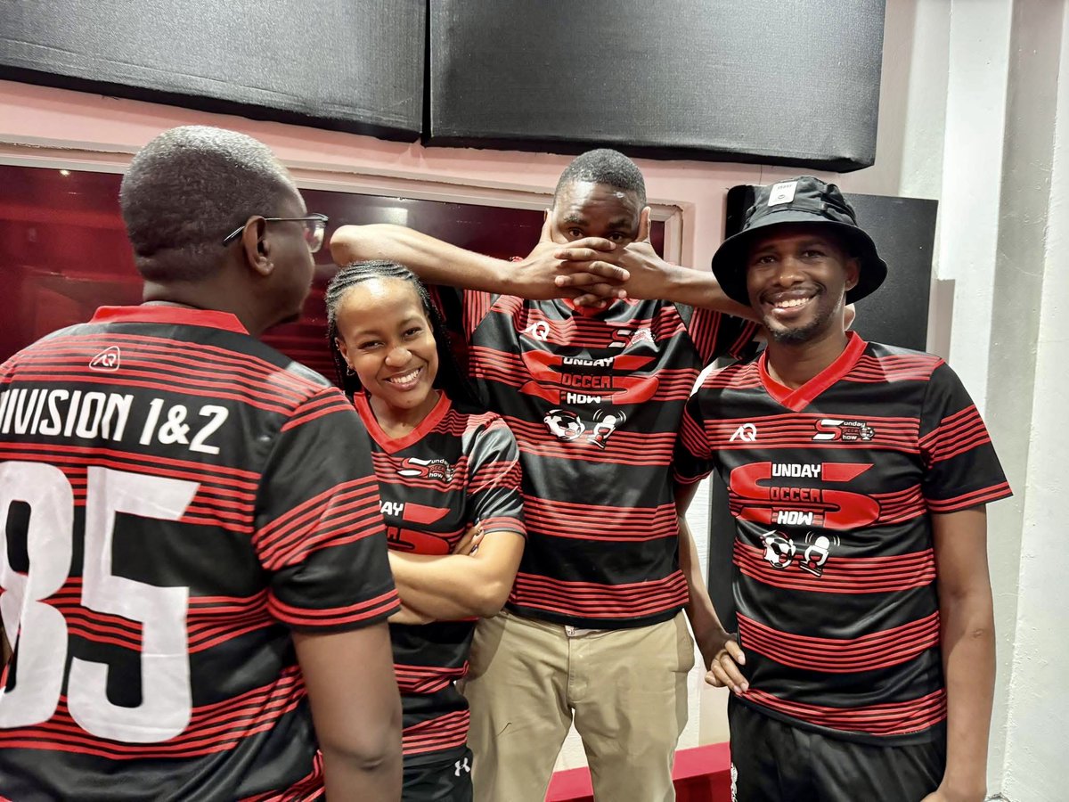 OaitseMilongo's tweet image. “ Love sport more than you love your team. “  - @FoxPhatsimo  on the famous Sunday Soccer Show 6-9pm alongside @MeltonMokete  @KellsSoFab  and myself via @yaronafm  📻 🎙️ ⚽️  🔴 #LiveTheMusic