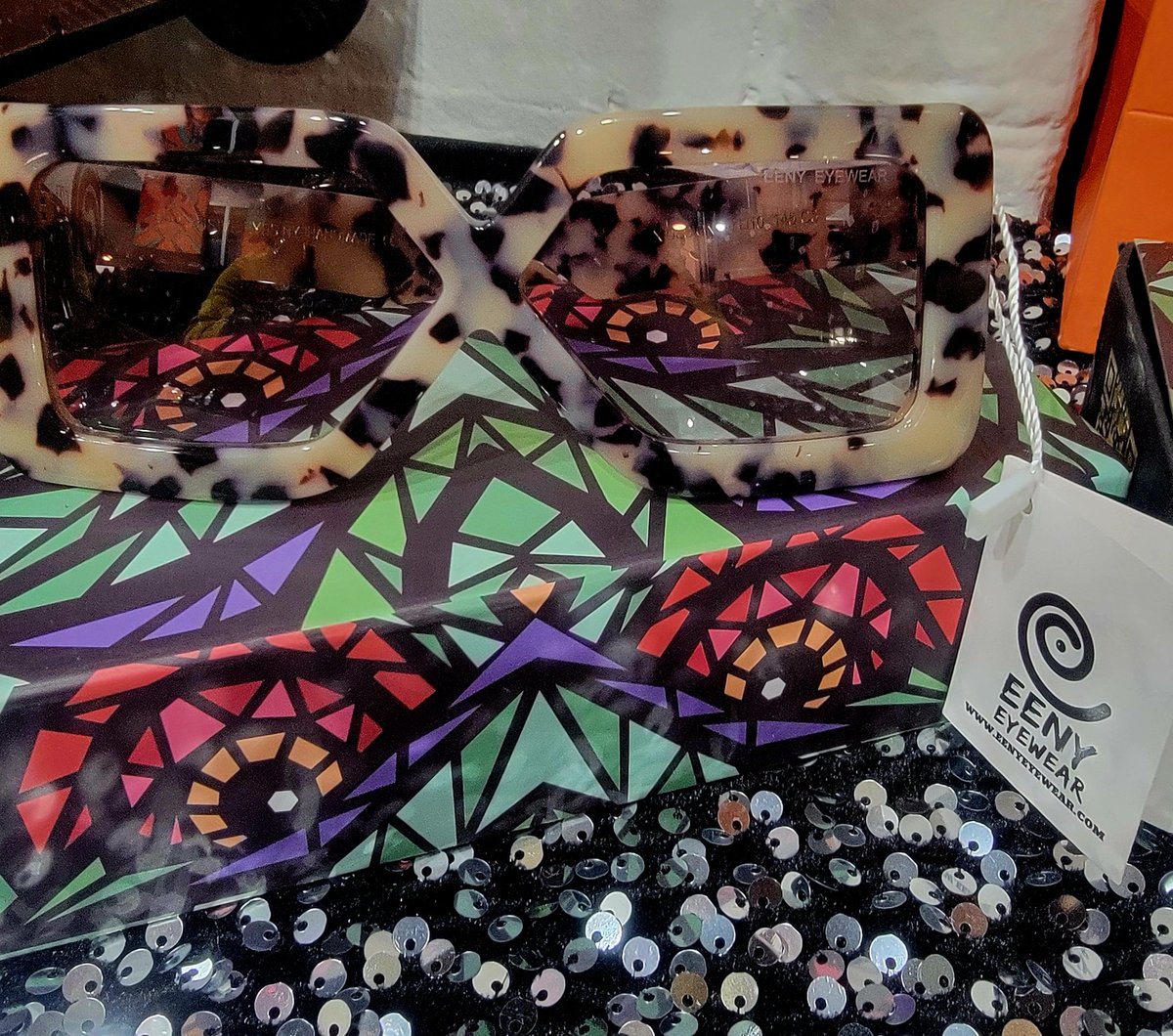 AlaniStory's tweet image. Happy Sunday everyone from EENY EYEWEAR a #blackownedbusiness im DUMBO BROOKLYN 👓 Have you heard about the flash sale? Eenyeyewear.com 145 Front Street DUMBO Brooklyn Wednesday thru Sunday 10a-7p Get your eyes fly with EENY EYEWEAR 👓