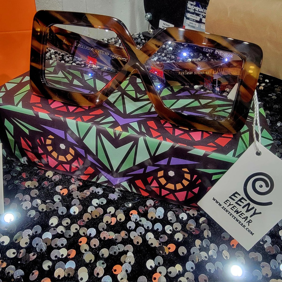 AlaniStory's tweet image. Happy Sunday everyone from EENY EYEWEAR a #blackownedbusiness im DUMBO BROOKLYN 👓 Have you heard about the flash sale? Eenyeyewear.com 145 Front Street DUMBO Brooklyn Wednesday thru Sunday 10a-7p Get your eyes fly with EENY EYEWEAR 👓