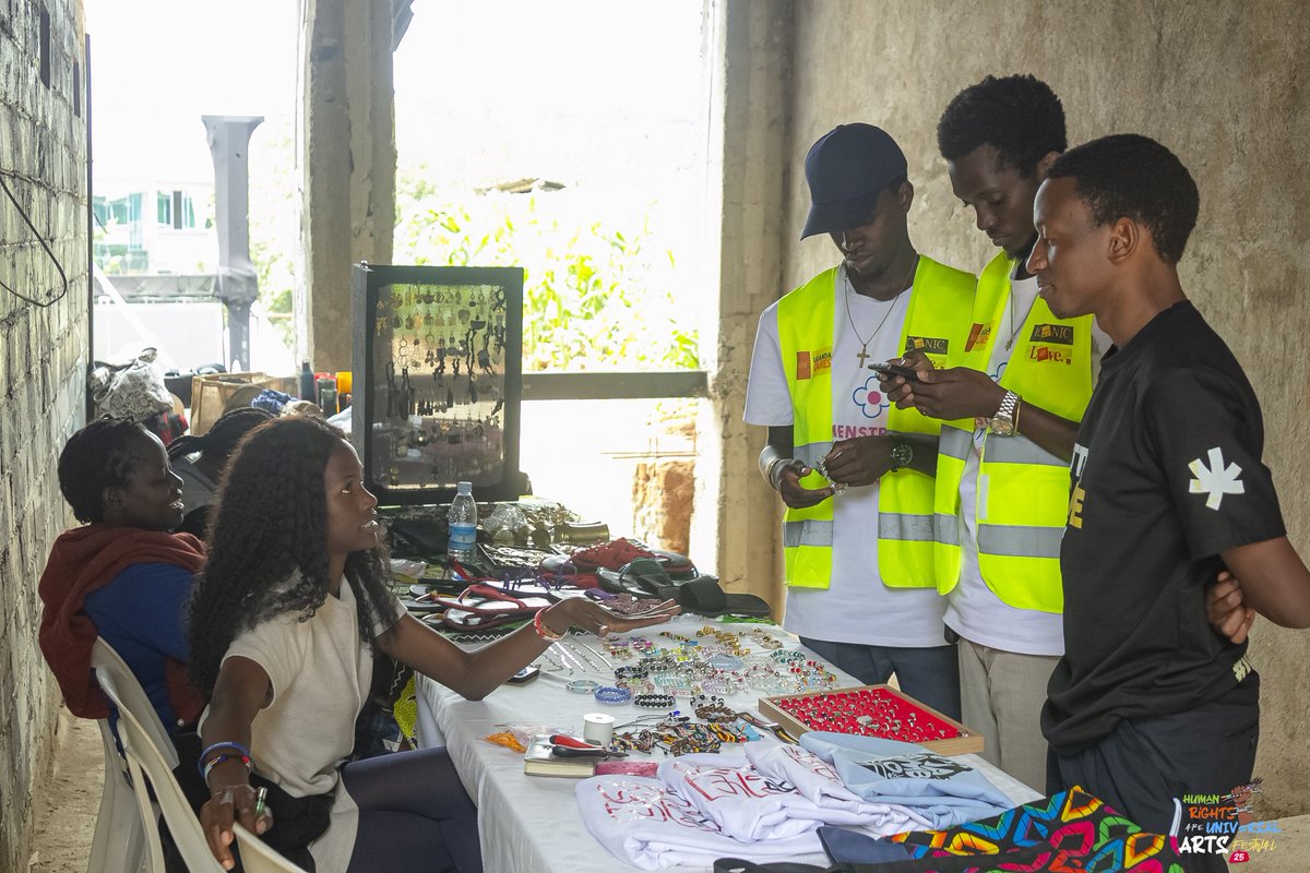 HumanRightsArts's tweet image. Our vendors brought life, color, and flavor to the festival 🌿
Thank you to everyone who stopped by, supported, and showed love — you made a difference 💫”

#CommunityLove #FestivalVibes #SupportLocal #HumanRightsFestival #TogetherWeRise #ArtAndCulture #UgandaEvents