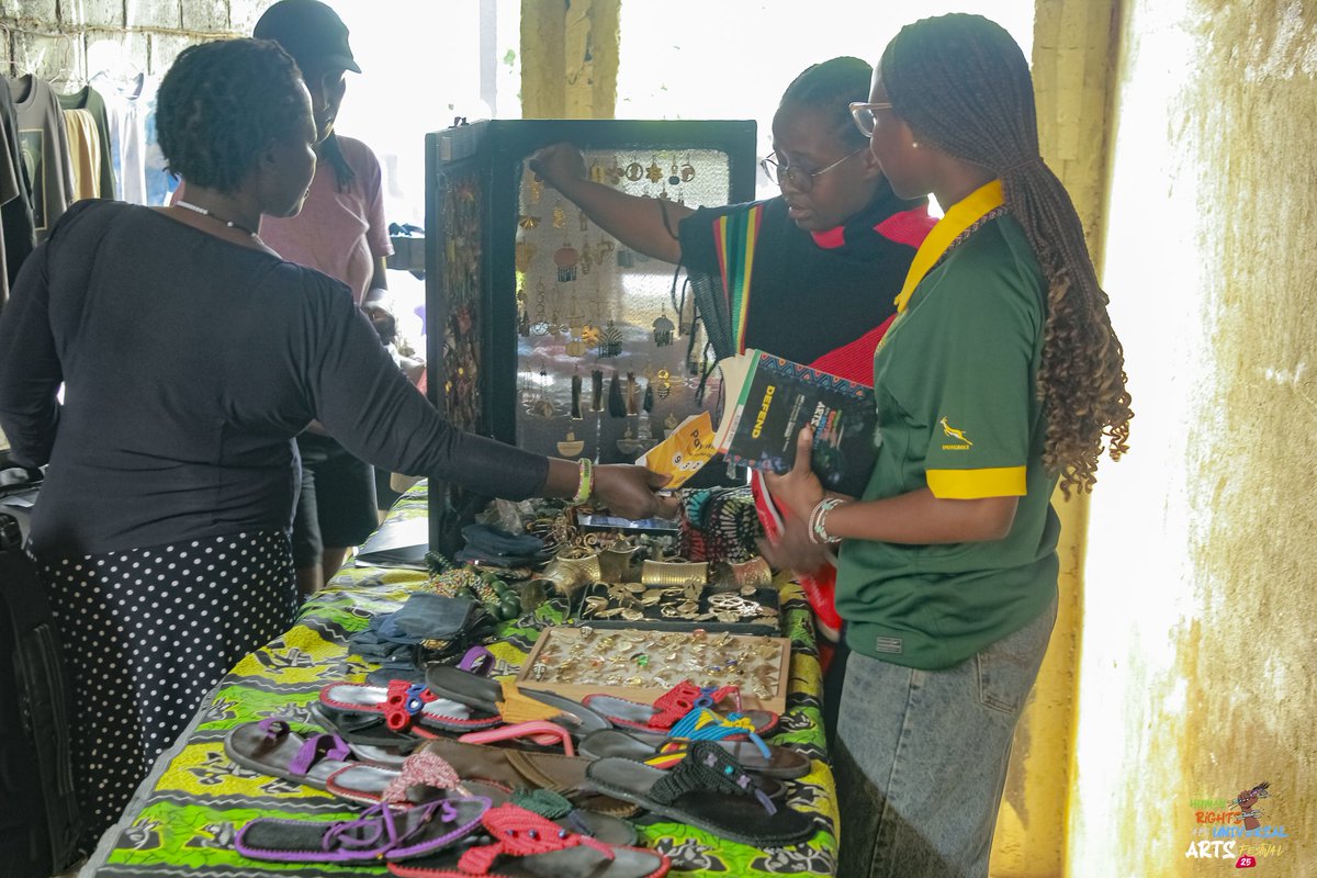 HumanRightsArts's tweet image. Our vendors brought life, color, and flavor to the festival 🌿
Thank you to everyone who stopped by, supported, and showed love — you made a difference 💫”

#CommunityLove #FestivalVibes #SupportLocal #HumanRightsFestival #TogetherWeRise #ArtAndCulture #UgandaEvents