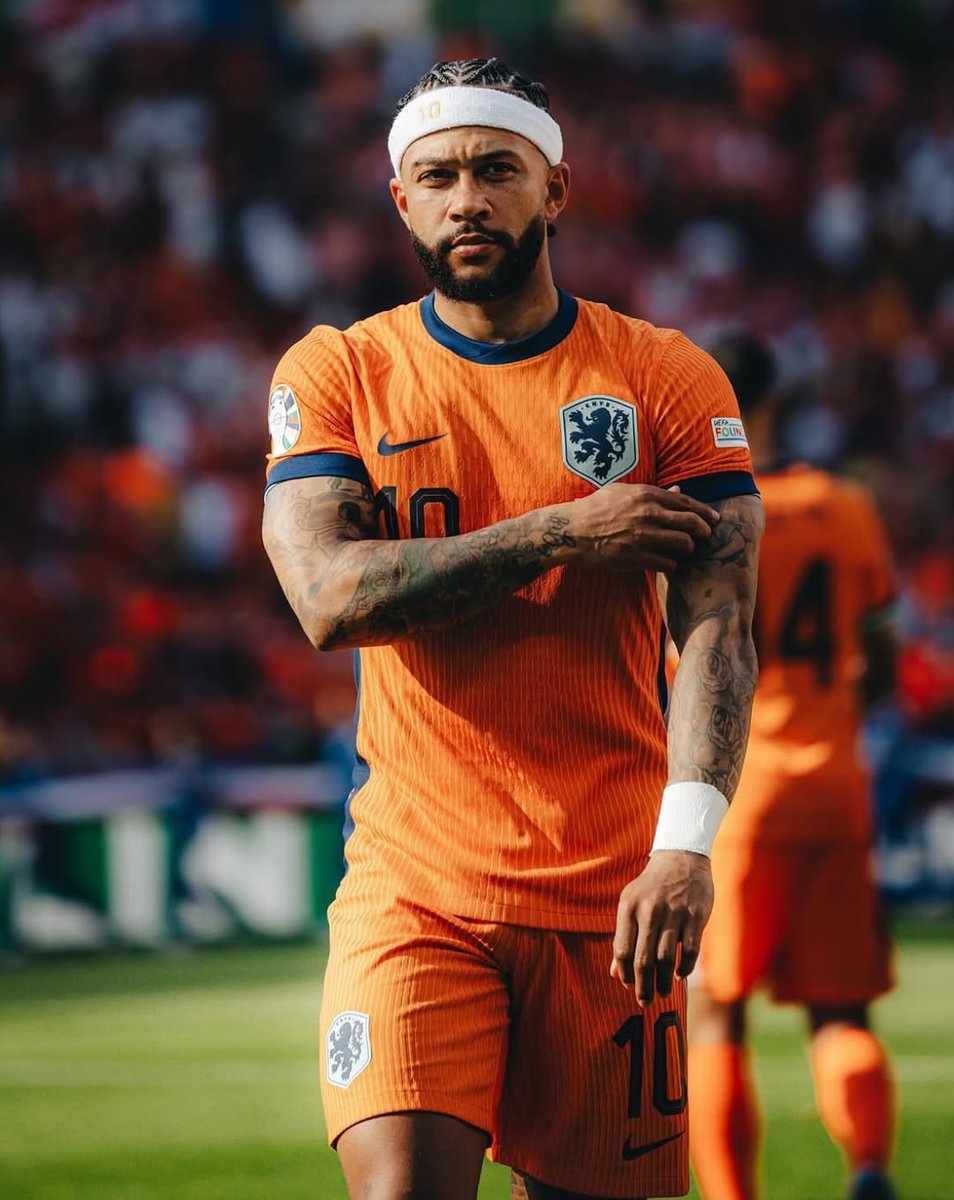 TouchlineX's tweet image. 🚨 𝗕𝗥𝗘𝗔𝗞𝗜𝗡𝗚: With 35 assists, Memphis becomes the player with MOST ASSISTS in the HISTORY of The Netherlands, surpassing Wesley Sneijder.

Memphis is also the player with MOST GOALS (53) in HISTORY of The Netherlands, surpassing Robin van Persie.