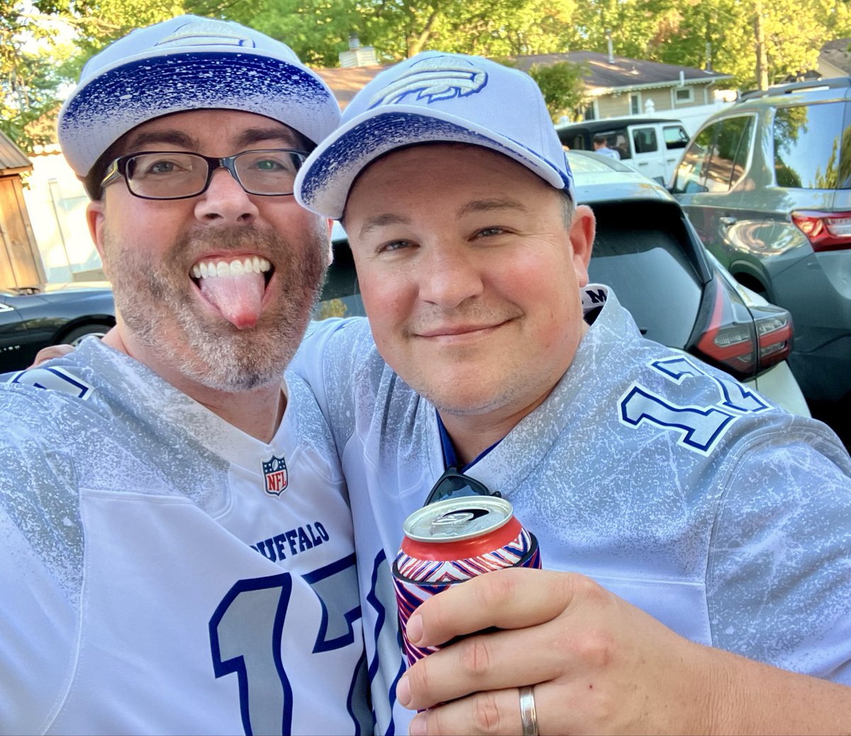 MarkForBuffalo's tweet photo. Exactly one week ago, @BatimafiaSteve told me to hurry up in the port-a-potty. https://t.co/l60swPqNfJ