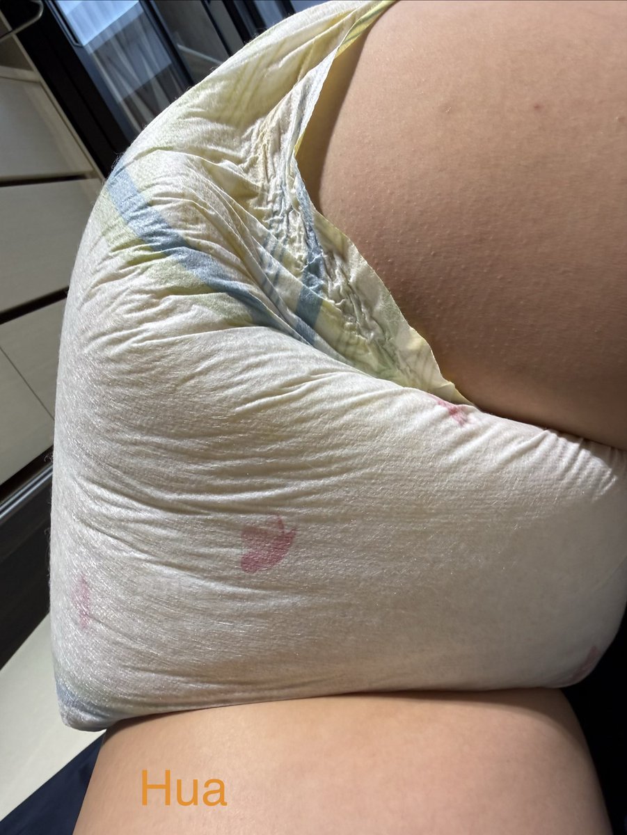 diaper0422's tweet photo. 今天第一次包著Abdl的尿布外出一整天（變超大包🤭）會不會很明顯 https://t.co/QqeXF089Hw