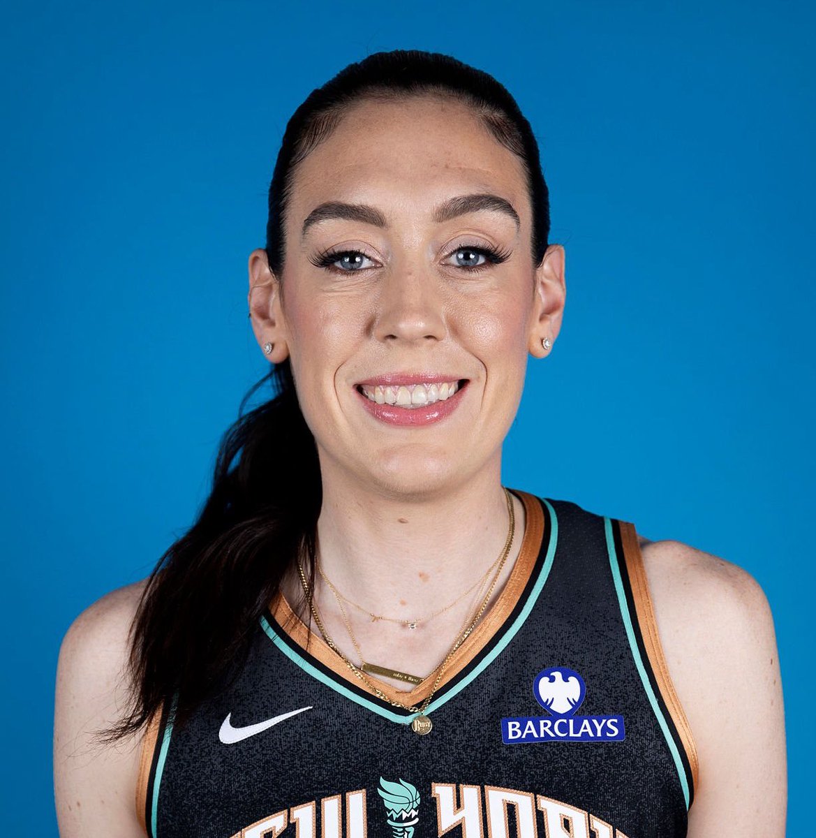 trendyhoopstars's tweet photo. FUN STAT: Breanna Stewart holds the record for the most 40-point games in a single season, putting up four of them during the 2023 MVP campaign. ✨ https://t.co/KcToE9xluh