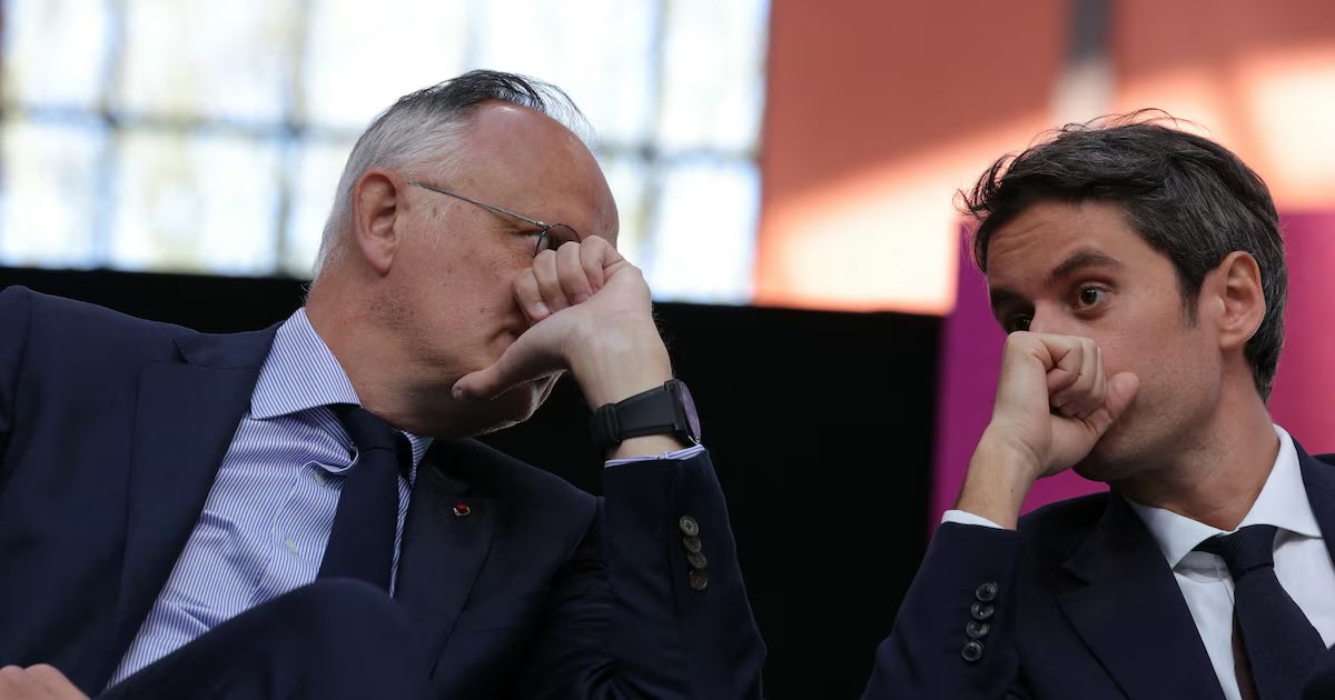 francoisedegois's tweet photo. L’opinion sanctionne  immédiatement tous ceux qui cassent la vaisselle . 

#Philippe  , qui a demandé la #demission de #Macron  ,
 perd 3 pts a 23% 
#Retailleau qui claque les portes , chute de 7 points a 20% 
#Attal qui “tue” le père  sur @tf1  chute de  5 points à 19%
Ce sondage devrait faire réfléchir , au delà du socle commun , tous les leaders politiques . Il dit la lassitude des français excédés par le spectacle actuel 
#Lecornu2 
@Ipsos
