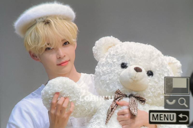 - Wow, the third photo is seriously so pretty
- Ah, so pretty
- That third pic is insanely pretty — he looks like a poodle
- Wow, so freaking pretty
- Standing among dolls, he looks even more like a doll 
- He looks like vanilla — so pretty 

#SUNGHANBIN #성한빈 #ソンハンビン
