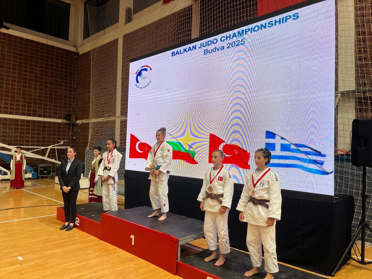 Tebrikler Dicle🇹🇷🇹🇷🥈
11-12 Ekim 2025 
tarihleri arasında Montenegro’da düzenlenen 
Balkan Şampiyonasında 
10. Sınıf Milli sporcumuz 
Dicle BAŞARI 44 kg.da Balkan 2‘incisi🥈olmuştur.<a href="/sadoglu_salih/">Salih Sadoğlu</a> <a href="/husamettin_atli/">Hüsamettin ATLI</a> <a href="/MemBasin21/">Diyarbakır MEM Basın</a>