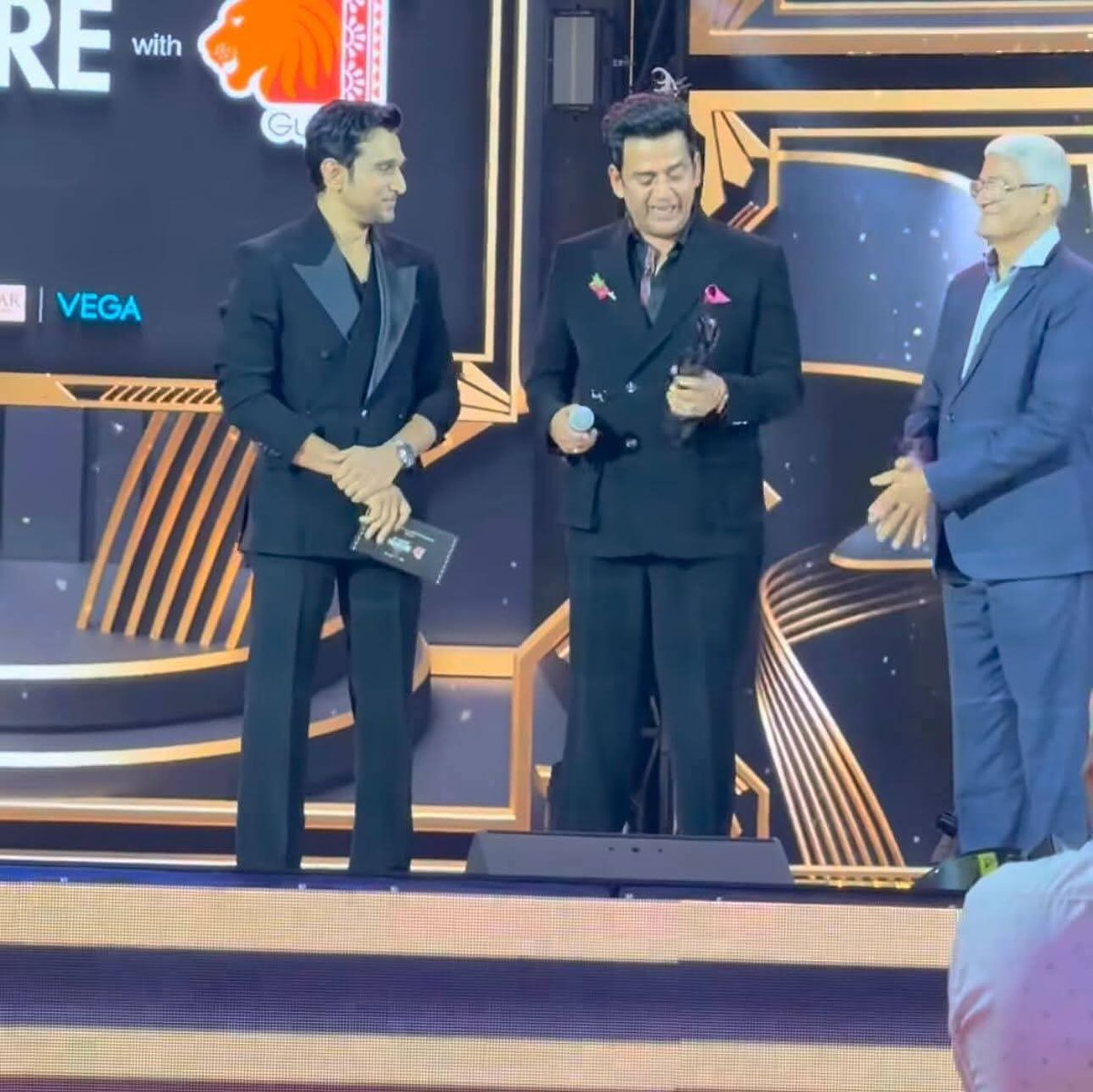 RealManishYadav's tweet photo. Congratulations dear @ravikishann https://t.co/aXr2vKn8us