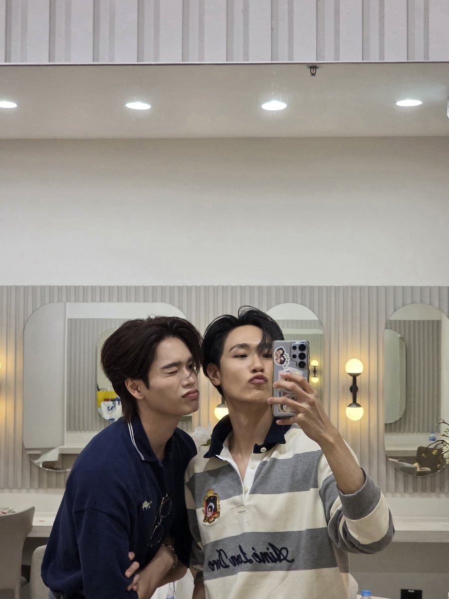 jnnrrs's tweet image. มีฟาวสุขละ ขอบคุณที่มาหาเราสองคนเยอะมากๆนะคับ รักทุกคนมากๆพักผ่อนเยอะๆนะคับ💖💖💖💖

JUNIORMARK FNV FANSIGN

#GMMTVFANIVALxJuniorMark