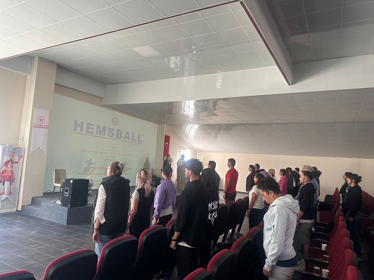 11-16 Ekim 2025 tarihleri arasında Aydın ilinde gerçekleştirililen Hemsball 1. Kademe Yardımcı Antrenör Yetiştirme Kursu devam ediyor.

Tüm antrenör adaylarımıza başarılar dileriz.

<a href="/OA_BAK/">Dr. Osman Aşkın Bak</a> 
<a href="/hamzayerlikaya/">Hamza Yerlikaya 🇹🇷</a> 
<a href="/fjuysal/">Fatih UYSAL</a> 
<a href="/gencliksporbak/">Gençlik ve Spor Bakanlığı 🇹🇷</a> 
<a href="/GSBsporgm/">Spor Hizmetleri Genel Müdürlüğü</a>