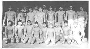 AhirHardImages's tweet photo. Ahir wrestlers from Akhada Sant Ram and Akhada Gaya Seth in Banaras 🤼🏻💪🏻

Source: The Wrestler's Body
Identity and Ideology in North India
By Joseph S. Alter · 1992

#Ahir #Yaduvanshi #Wrestling #Akhada #AkhadaSantRam #AkhadaGayaSeth #ManoharPahalwan https://t.co/M4Nz0WNmnP
